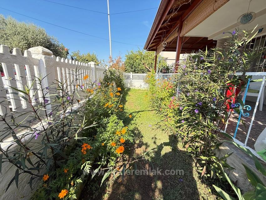 3+1 Villa With Garden For Sale By The Sea In Seferihisar Ürkmez