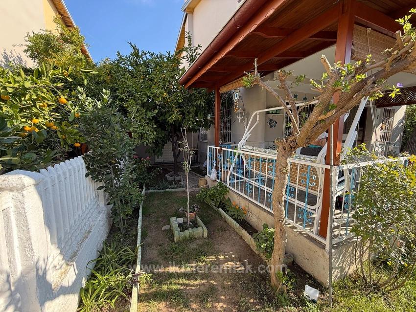 3+1 Villa With Garden For Sale By The Sea In Seferihisar Ürkmez