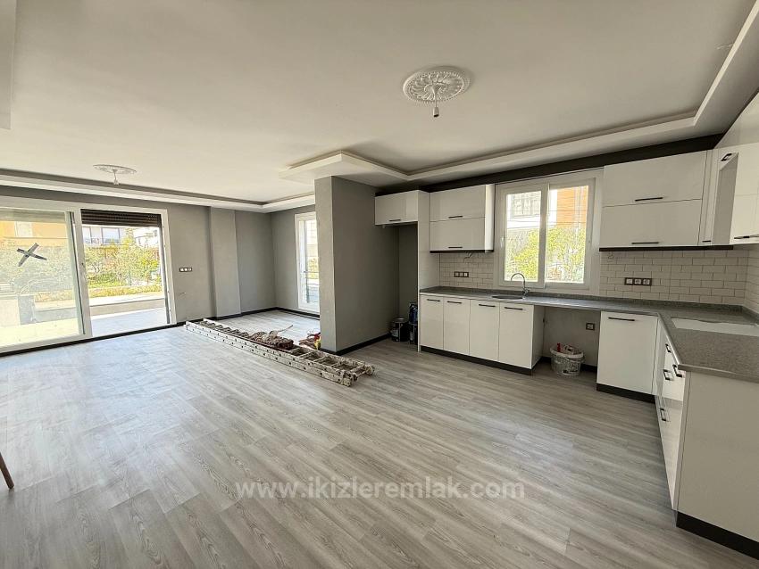 Single Detached 3+1 Duplex Villa On A 300 M2 Plot In Seferihisar Doğanbey