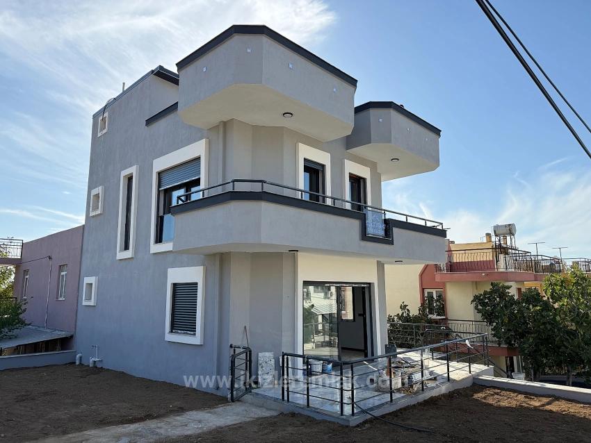 3+1 Corner Villa With Sea View And Separate Kitchen In Ürkmez