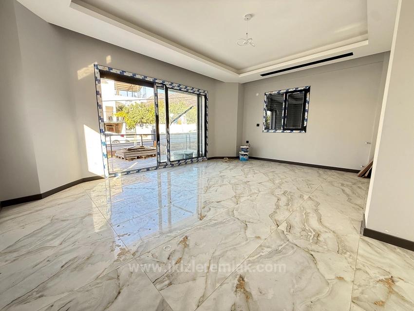 3+1 Corner Villa With Sea View And Separate Kitchen In Ürkmez