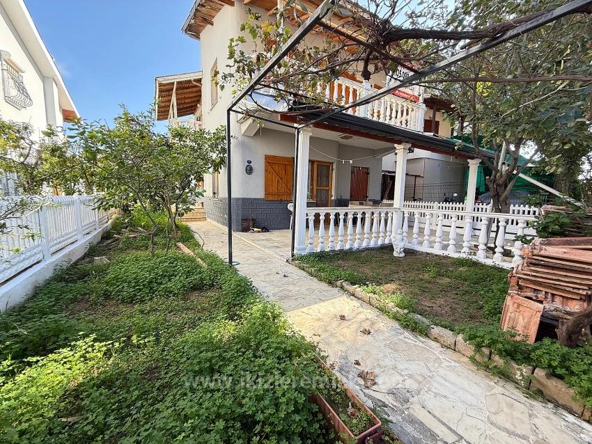 3+1 Duplex Summer House For Sale By The Sea In Seferihisar Ürkmez