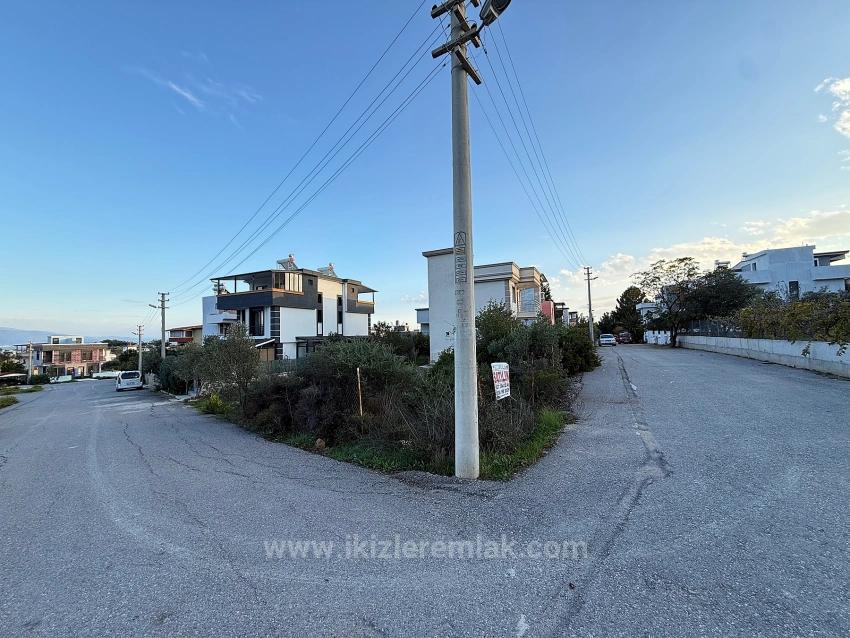 285 Square Meters Of Corner Plot With Zoning Permit For Sale In Seferihisar Doğanbey