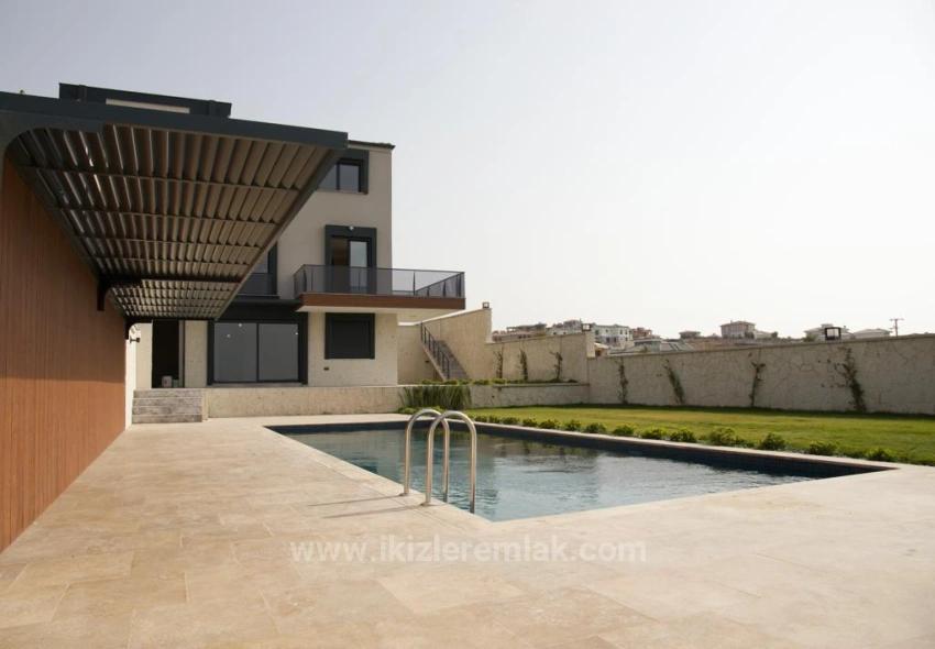 750 Square Meters 4 + 2 Private Pool Luxury Villa For Sale In Izmir Seferihisar Düzce