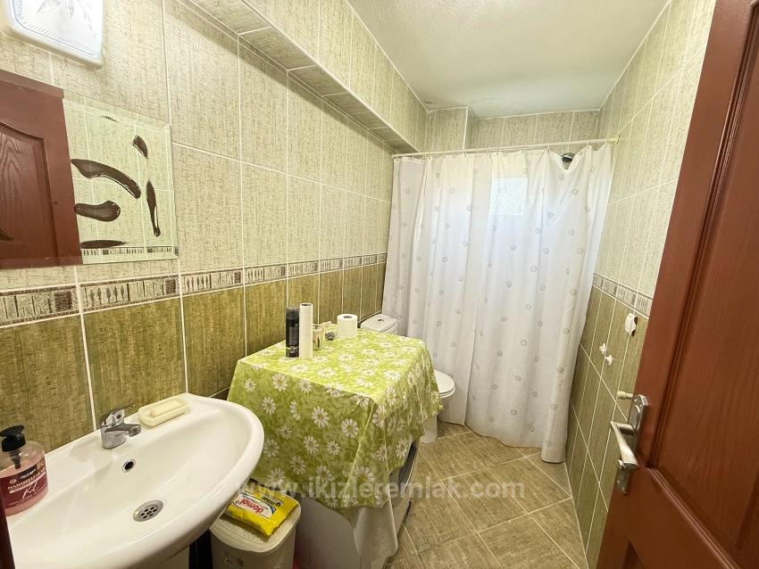 2+1 80M2 Apartment For Sale In Seferihisar Ürkmez Center, No Additional Renovation Needed