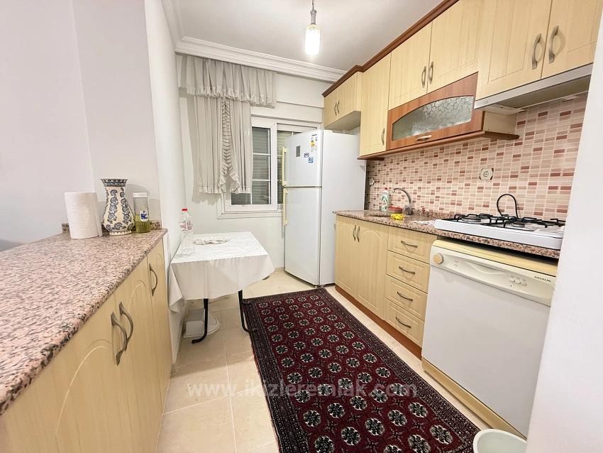 2+1 80M2 Apartment For Sale In Seferihisar Ürkmez Center, No Additional Renovation Needed