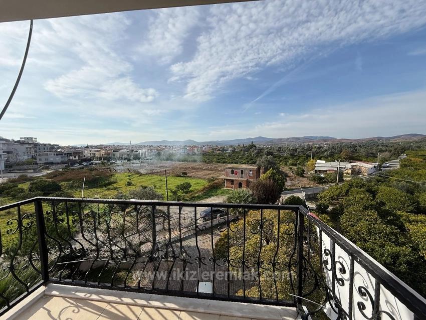 2+1 80M2 Apartment For Sale In Seferihisar Ürkmez Center, No Additional Renovation Needed