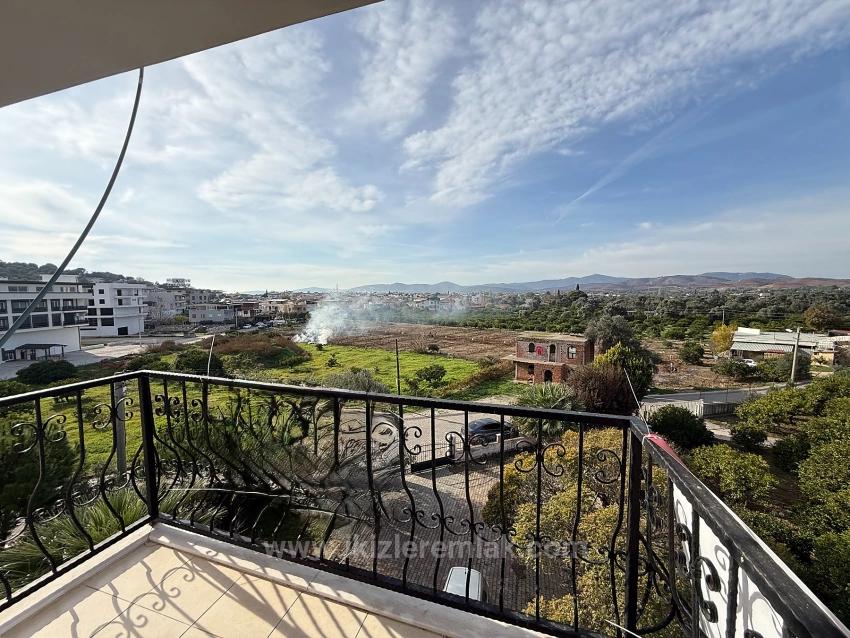 2+1 80M2 Apartment For Sale In Seferihisar Ürkmez Center, No Additional Renovation Needed