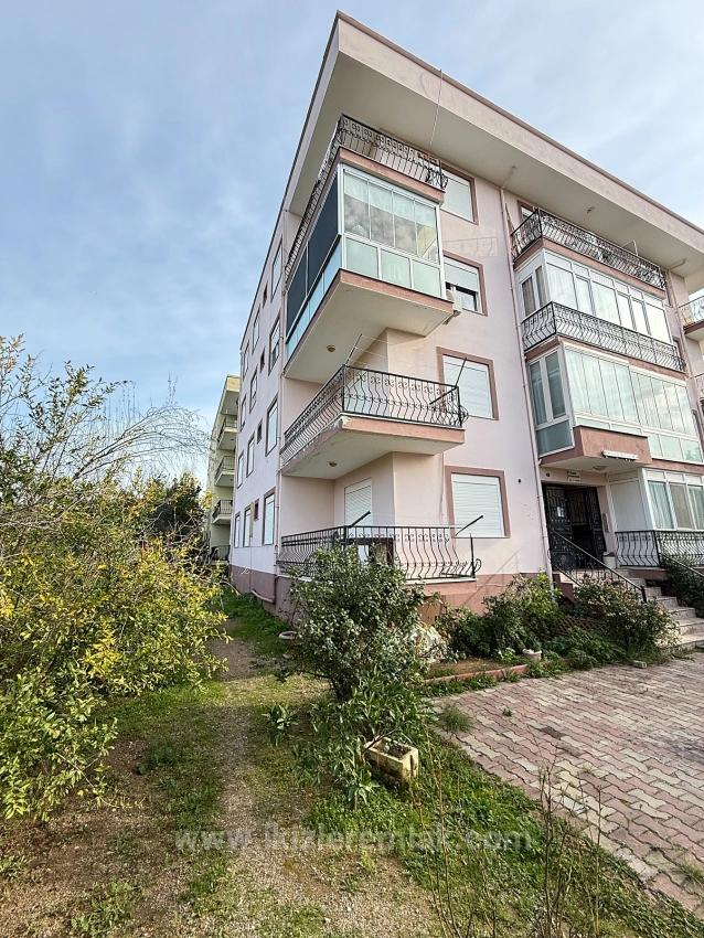 2+1 80M2 Apartment For Sale In Seferihisar Ürkmez Center, No Additional Renovation Needed