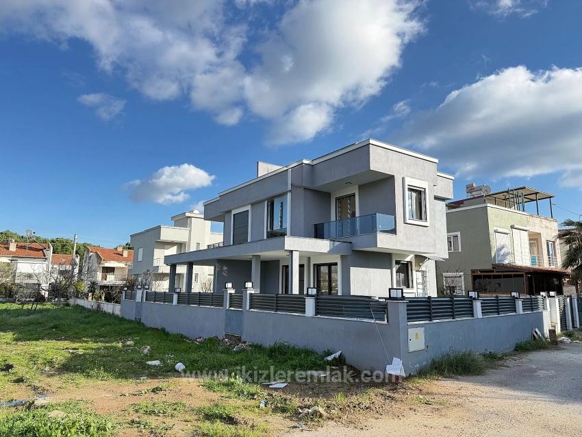 3+1 Duplex Villa With New Garden For Sale In Seferihisar Doğanbey