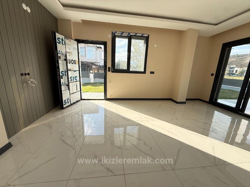 3+1 Duplex Villa With New Garden For Sale In Seferihisar Doğanbey
