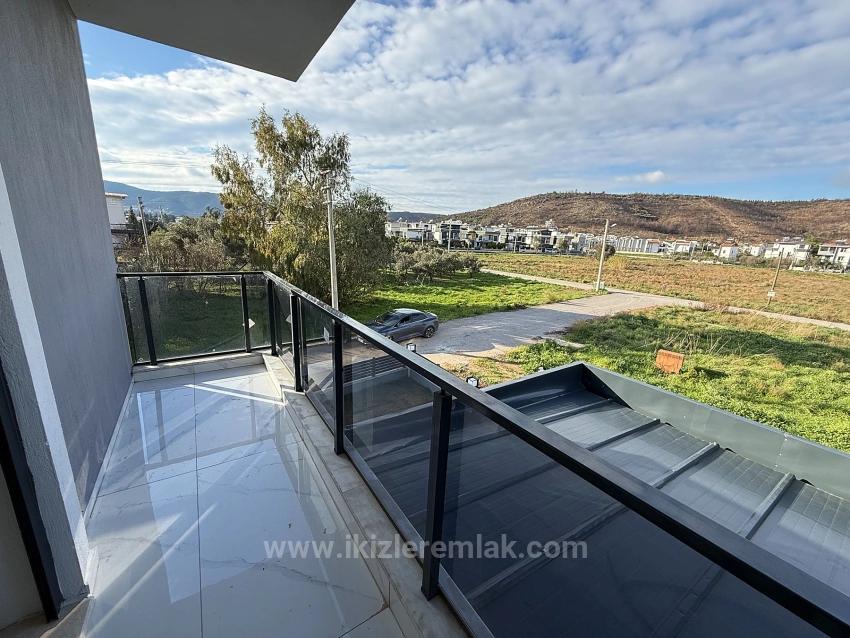 3+1 Duplex Villa With New Garden For Sale In Seferihisar Doğanbey