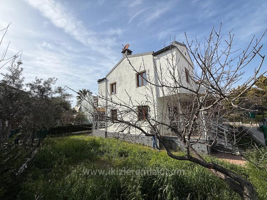 3+1 Duplex Villa For Sale By The Sea In Seferihisar Doğanbey