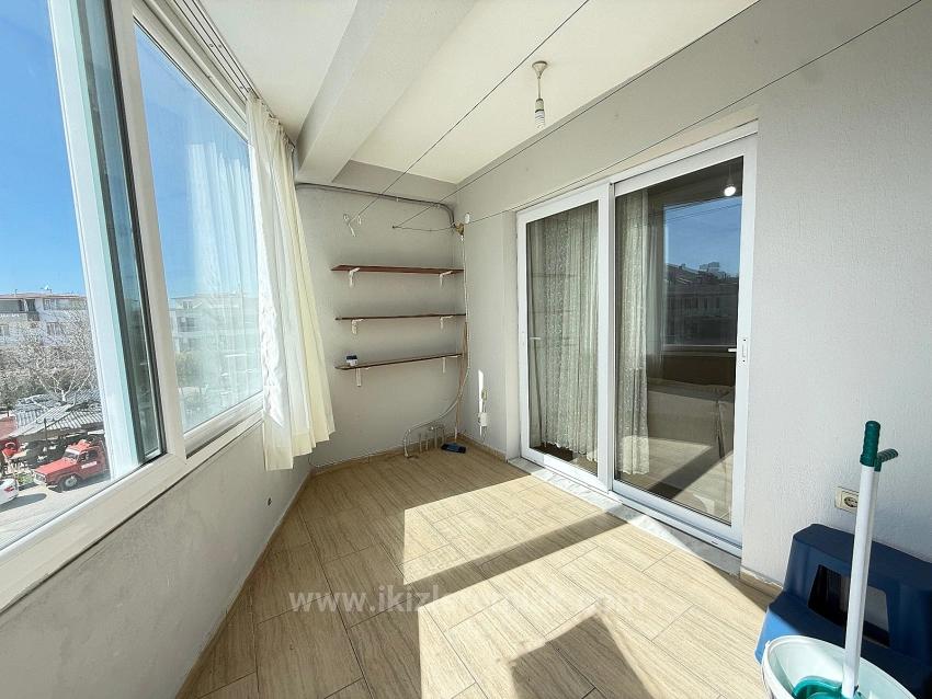 2 + 1 Mezzanine Floor Separate Kitchen 90 Meter² Flat In Seferihisar Ürkmez Center