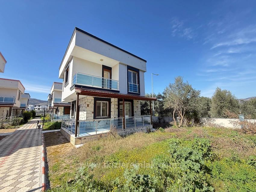 Single Detached 3+1 Villa With Large Garden For Sale In Seferihisar Doğanbey