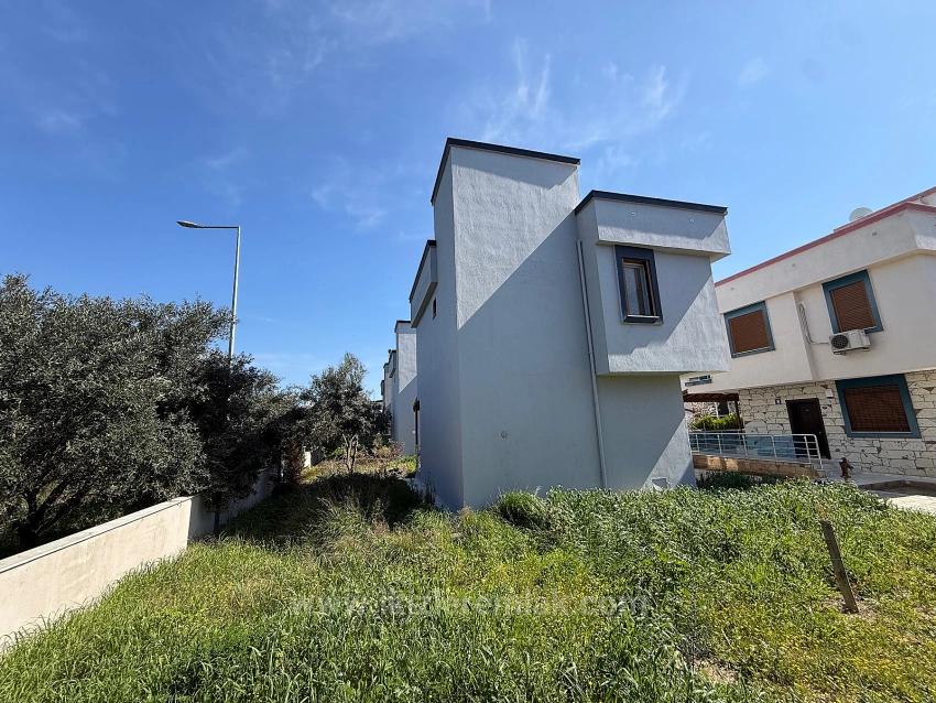 Single Detached 3+1 Villa With Large Garden For Sale In Seferihisar Doğanbey