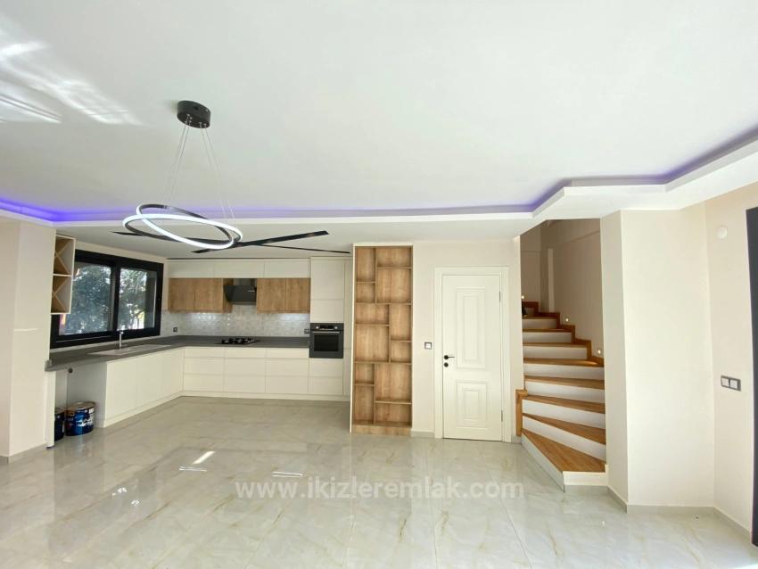 Detached 3+1 Ultra Luxury Villa By The Sea For Sale In Doğanbey