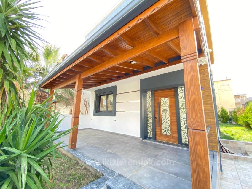 Detached 3+1 Ultra Luxury Villa By The Sea For Sale In Doğanbey