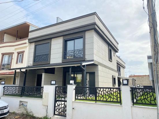 Garden Villa For Sale Near The Sea In Ürkmez Doğanbey, 2+1