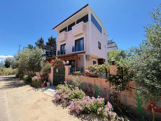 4+1 Detached Villa With Garden For Sale In Doğanbey, Seferihisar