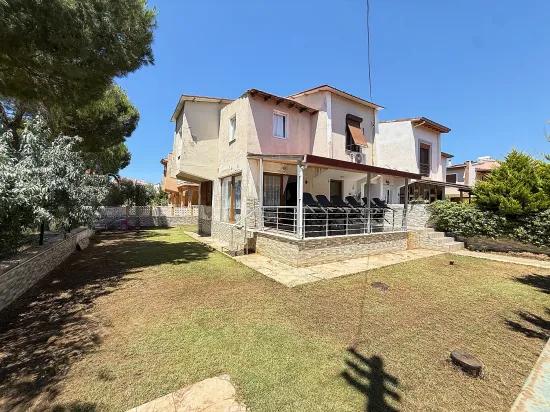 Seferihisar Doğanbey'de For Sale 3+1 50M From The Sea Garden Villa