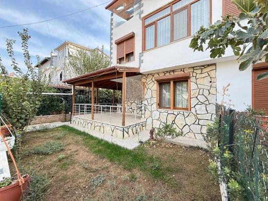 Urgent Sale 3+1 Villa With Large Garden In Seferihisar Doğanbey Center