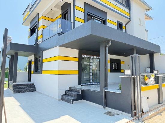 3+1 Detached Villa With A Brand New Garden For Sale In Seferihisar Doğanbey