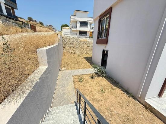 3+1 Villa With Sea View And Detached Garden For Sale In Seferihisar Doğanbey