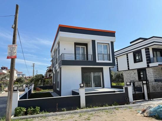 Single Detached 3+1 Duplex Villa On A 300 M2 Plot In Seferihisar Doğanbey