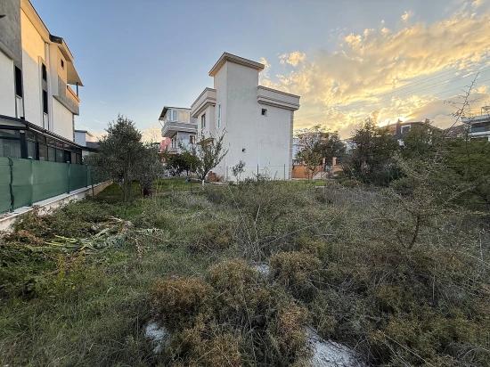 285 Square Meters Of Corner Plot With Zoning Permit For Sale In Seferihisar Doğanbey