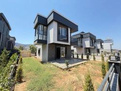 2+1 Bedroom Detached House For Sale in Cumhuriyet Nbh. Seferihisar Doğanbey - 190 m²