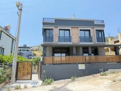 3+1 Villa With Sea View And Garden For Sale In Seferihisar Doğanbey