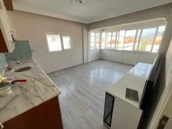 Large 2+1 Middle Floor Apartment For Sale In Ürkmez Center, Close To The Sea