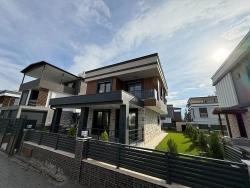 3+1 Bedroom Villa For Sale in Cumhuriyet Nbh. Seferihisar Doğanbey - 290 m²