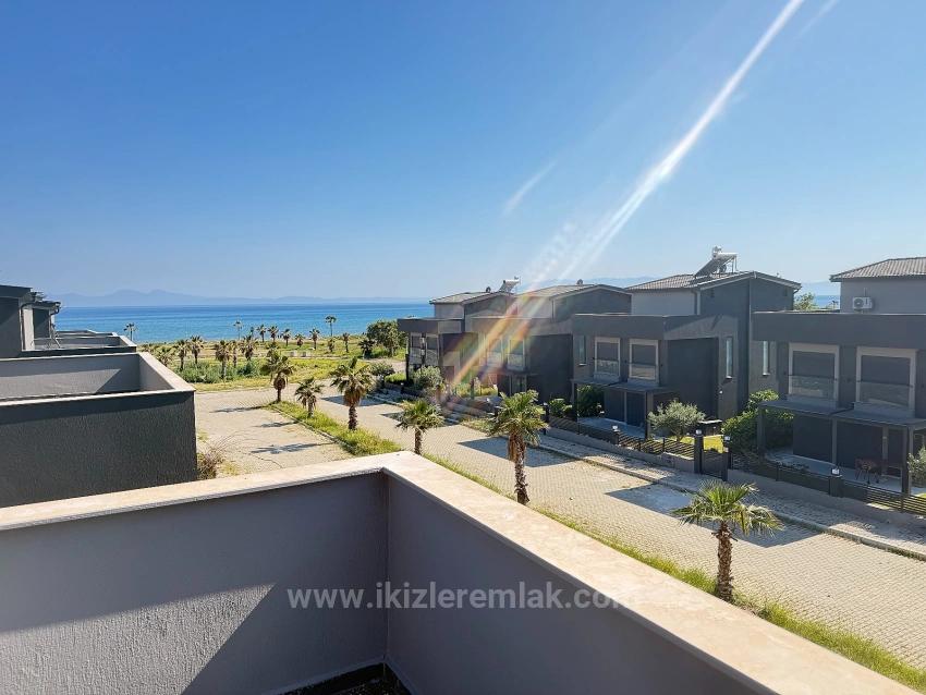 Для Продажи Вилла 3+1 в Cumhuriyet Seferihisar Doğanbey - 160 m²