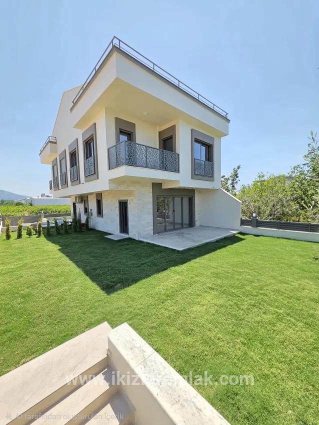 В Районе Гümüldür İnönü Квартал, До Моря 450 Метров, Просторный Сад, Новый 4+1!