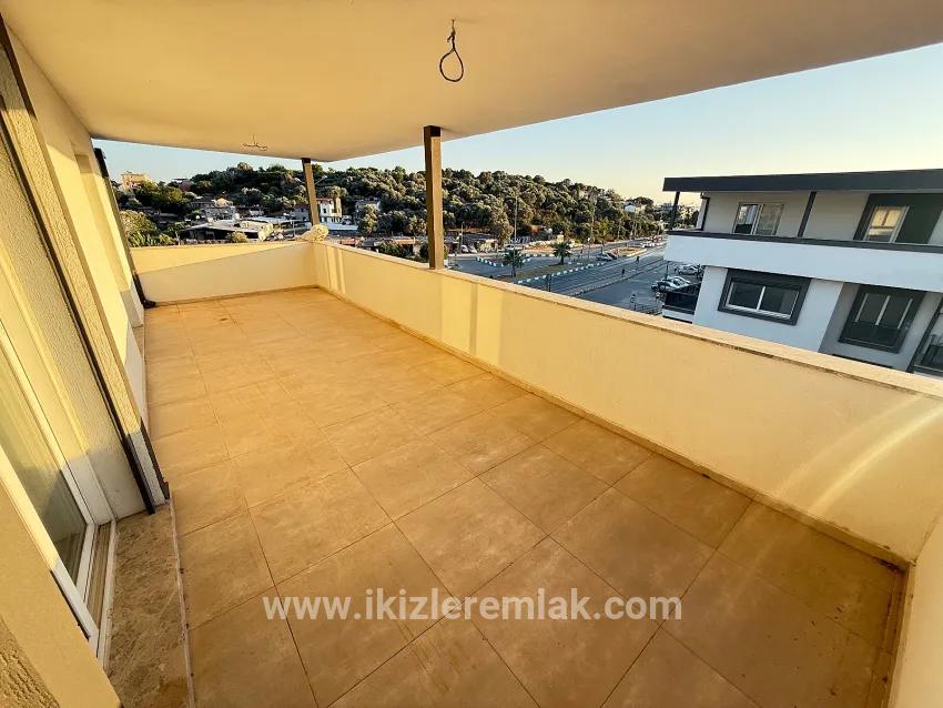 В Сеферихисаре Ürkmez'e Сıfır 4+1 Дуплекс с Лифтом и Паркингом в 400 м от Моря