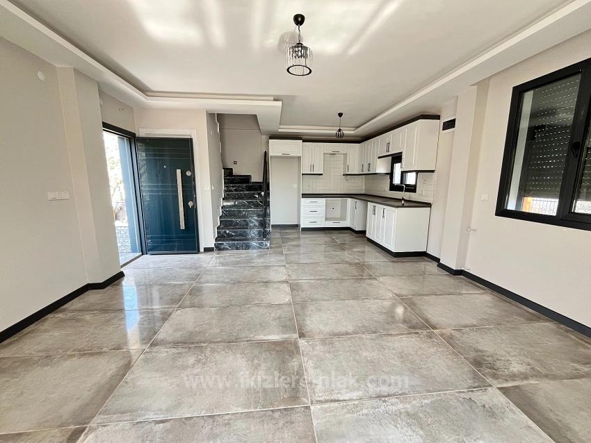 Совершенно Новая Отдельная Вилла 3+1 С Большим Садом На Продажу В Сеферихисаре Доганбей