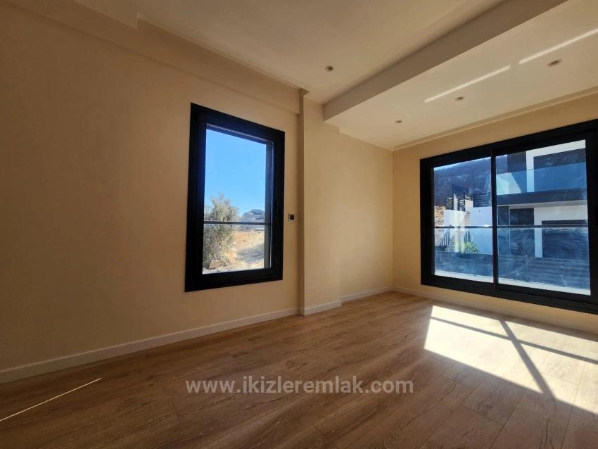 Продается Отдельный Дом В Районе Сеферихисар-Доганбей С Большим Садом И Панорамным Видом На Море