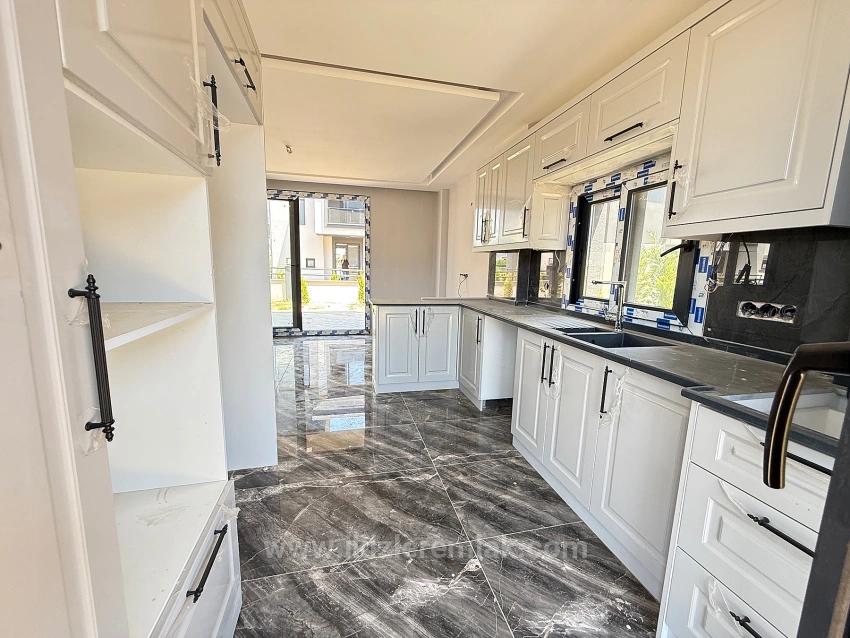 Вилла 2 + 1 С Отдельным Садом На Продажу В Сеферихисар Доганбей