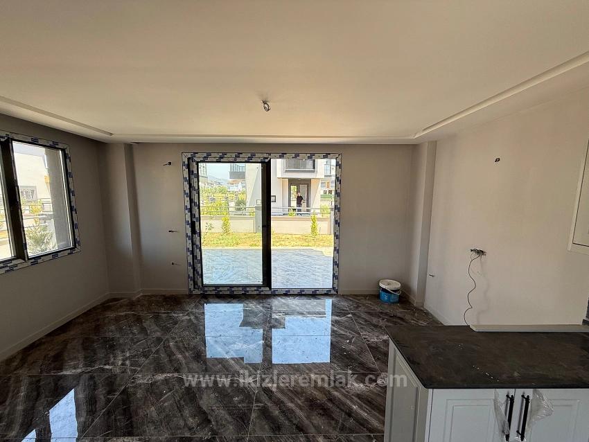 Вилла 2 + 1 С Отдельным Садом На Продажу В Сеферихисар Доганбей