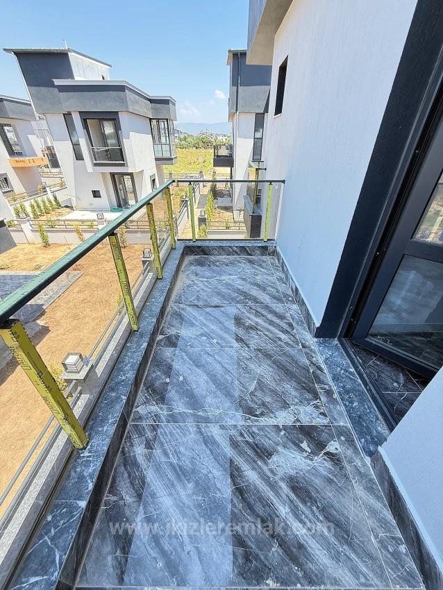 Вилла 2 + 1 С Отдельным Садом На Продажу В Сеферихисар Доганбей