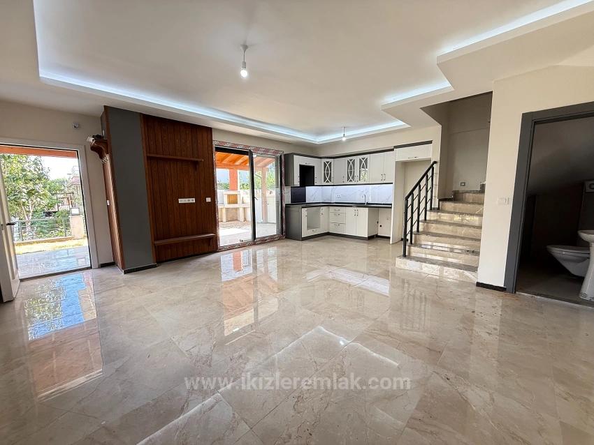 Вилла 3+1 С Новым Садом На Продажу В Сеферихисаре Доганбей, Недалеко От Моря