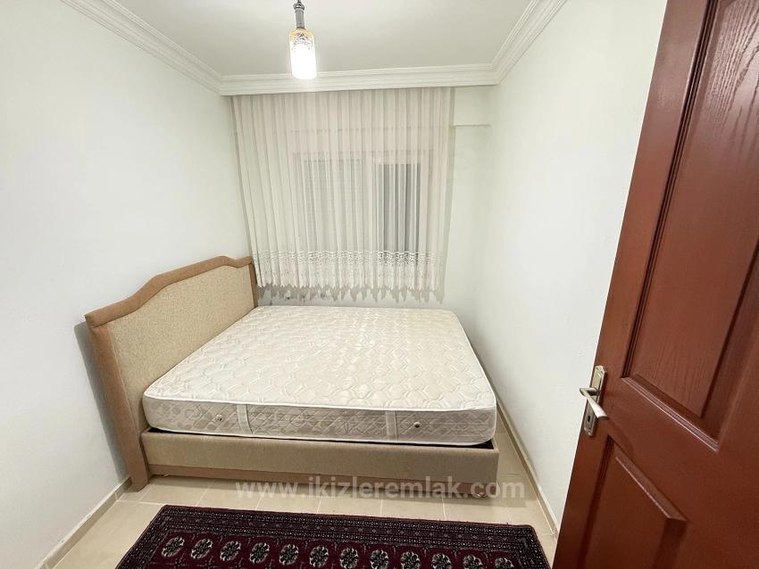 Продается 2+1 Квартира Площадью 80 М2 В Центре Сеферихисара Уркмез. Дополнительный Ремонт Не Требуется.