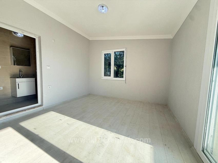 Продается Новый Двухэтажный Летний Домик С Садом (2 Спальни, 1 Ванная Комната) В Паямлы, Сеферихисар.