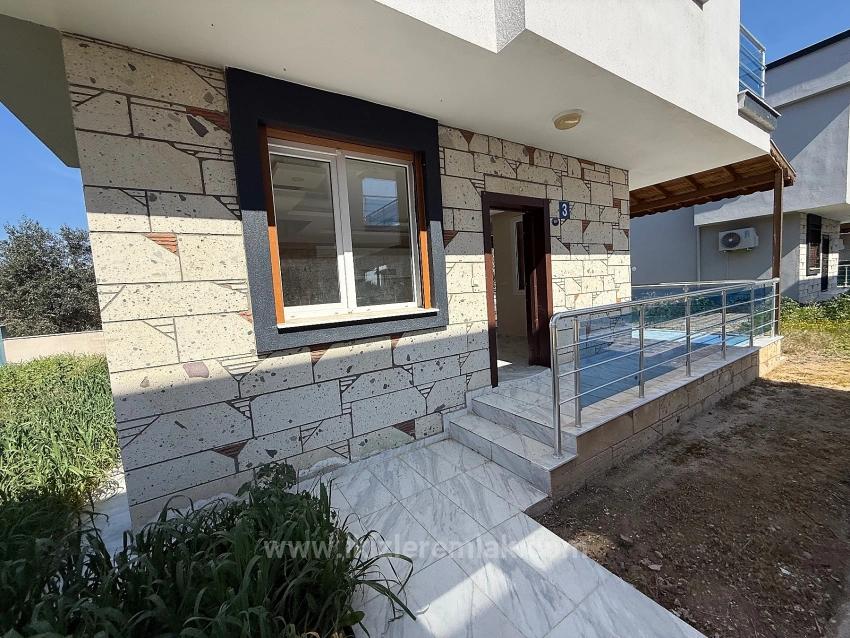 В Сеферихисаре Doğanbey Продается Отдельный Широкий Садовый 3+1 Вилла