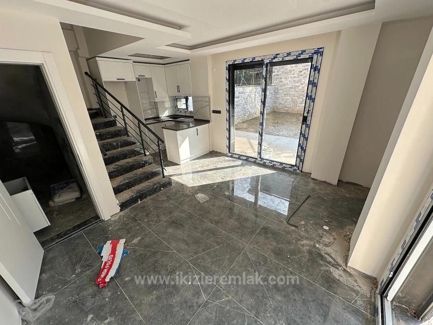 Новая Вилла 2+1 С Большим Садом На Продажу В Сеферихисар-Юркмез