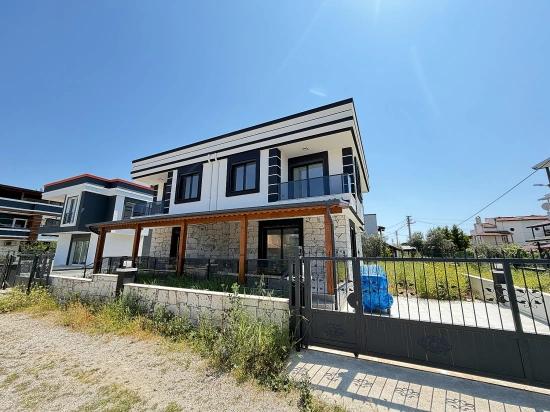 Продается Новая Вилла 3+1 С Просторным Садом Недалеко От Моря В Доганбее, Сеферихисар.