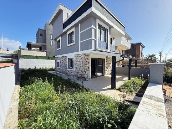 Отдельная Вилла 3+1 С Садом На Продажу В Доганбее, Сеферихисар