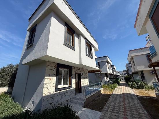 В Сеферихисаре Doğanbey Продается Отдельный Широкий Садовый 3+1 Вилла